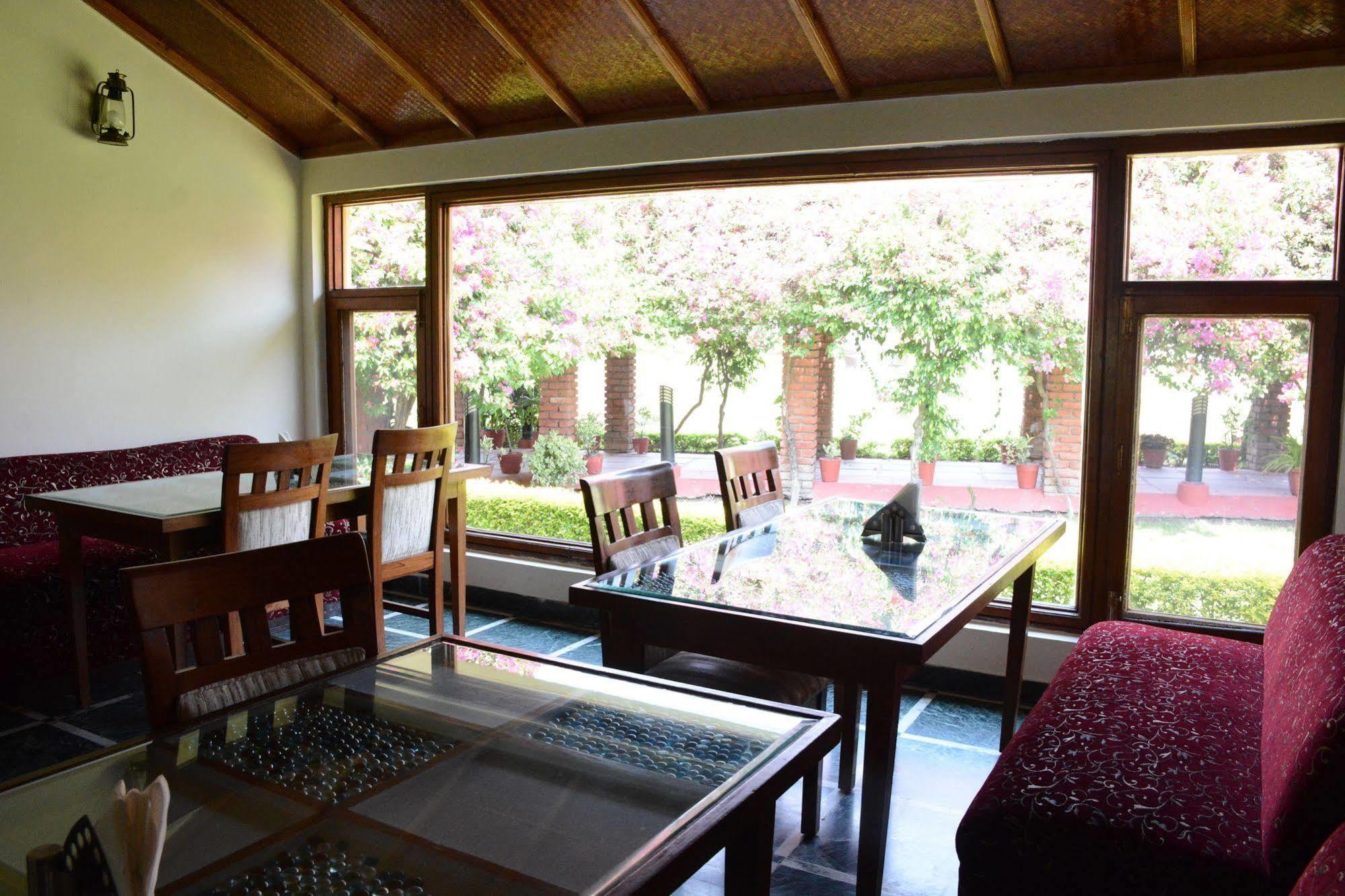 ホテルNaturoville Ayurvedic And Yoga Retreat リシケーシュ エクステリア 写真