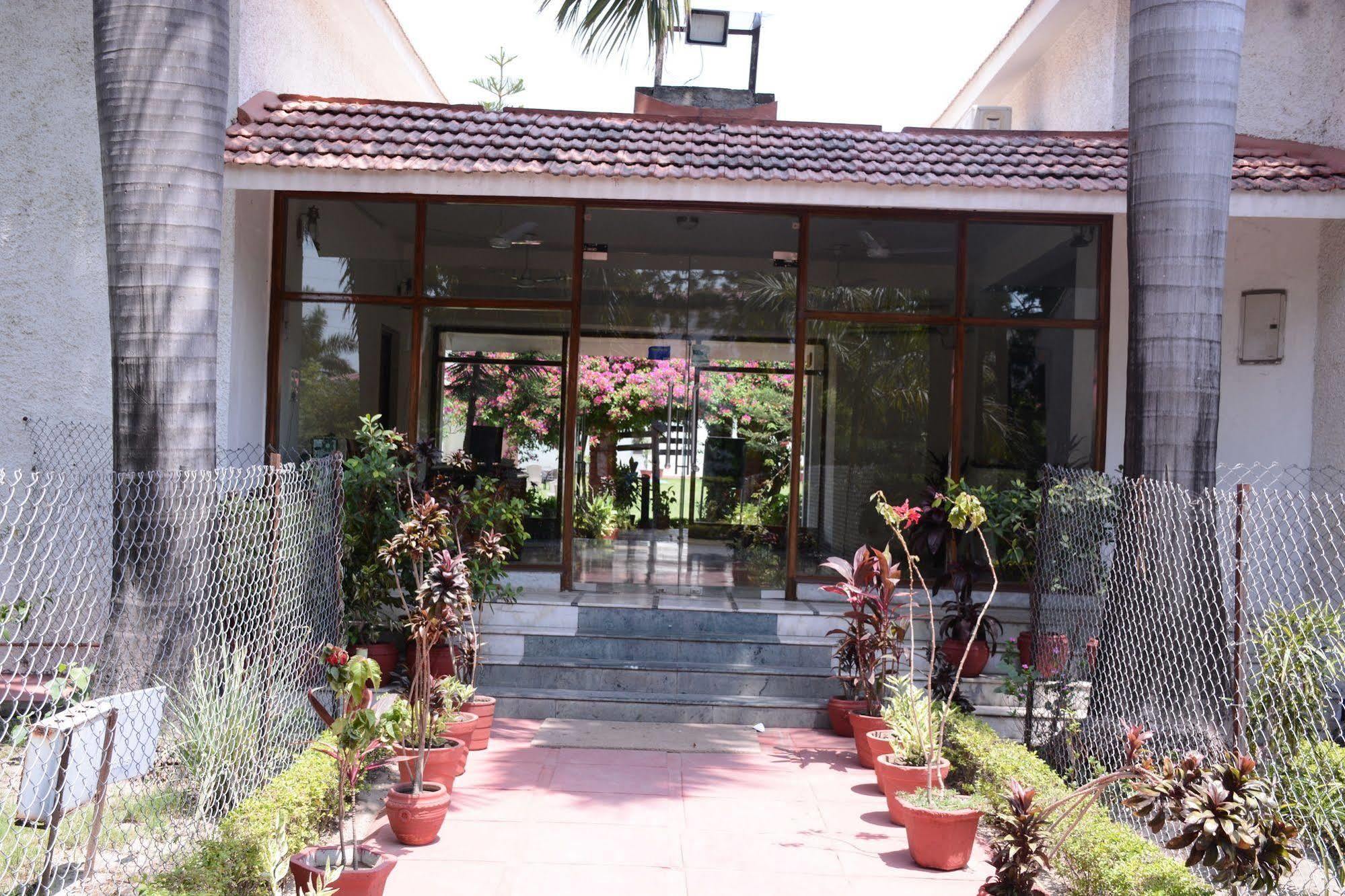 ホテルNaturoville Ayurvedic And Yoga Retreat リシケーシュ エクステリア 写真